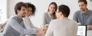 startup recruter talents shutterstock_1048652780
