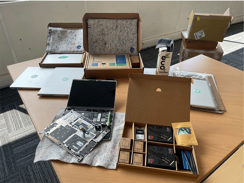 Les laptops proposés par Ikkan sont fabriqués à Taïwan, mais la logistique, les réparations et la maintenance des PC seront réalisés dans l’atelier d’Ikkan à Lyon. Les fondateurs espèrent pouvoir trouver un industriel en France pour y fabriquer leurs terminaux.