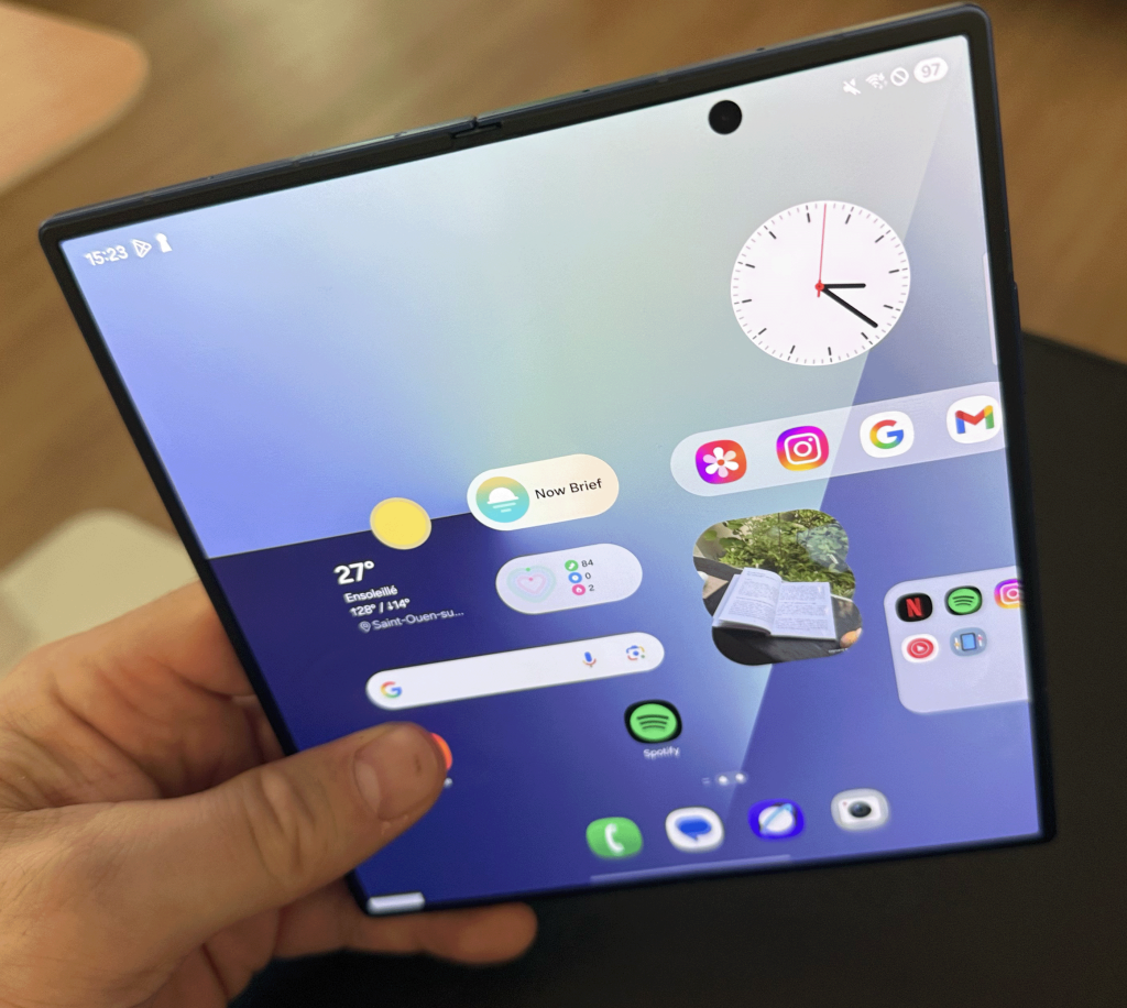 Le Galaxy Z Fold7 est proposé à 2 099 € en version 12 Go/256 Go, 2 219 € en 12 Go/512 Go, et jusqu’à 2 519 € pour la déclinaison 16 Go/1 To.